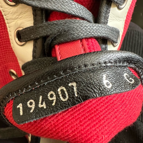 Vintage Unisex Gucci Red Script exclusive Saks Low Top Sneaker 6/37 M, W 71/2-8 - Picture 4 of 9